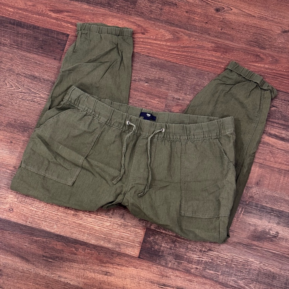 GAP Women's Olive Green Capris